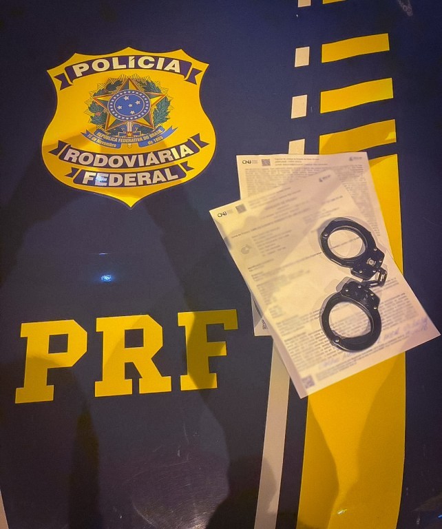 PRF cumpre mandado de prisão durante ação policial na BR-174B em Pontes e Lacerda