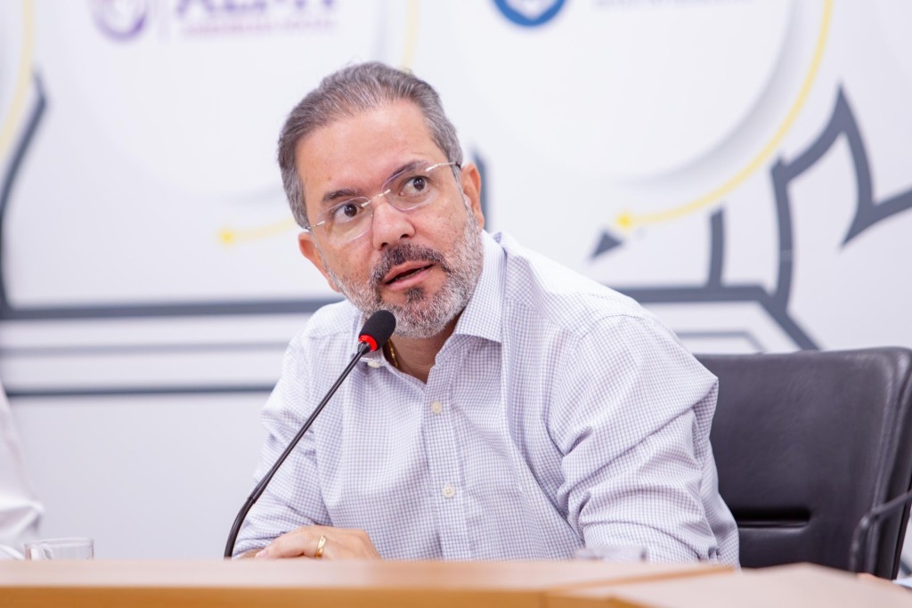 Deputado apresenta projeto que autoriza mulheres a portar armas de eletrochoque em Mato Grosso