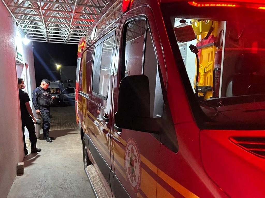 Corpo de Bombeiros presta socorro em ocorrências clínicas e acidente de trânsito