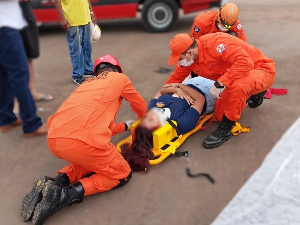 Bombeiros prestam socorro à ciclista vítima de acidente de trânsito em Campo Novo do Parecis