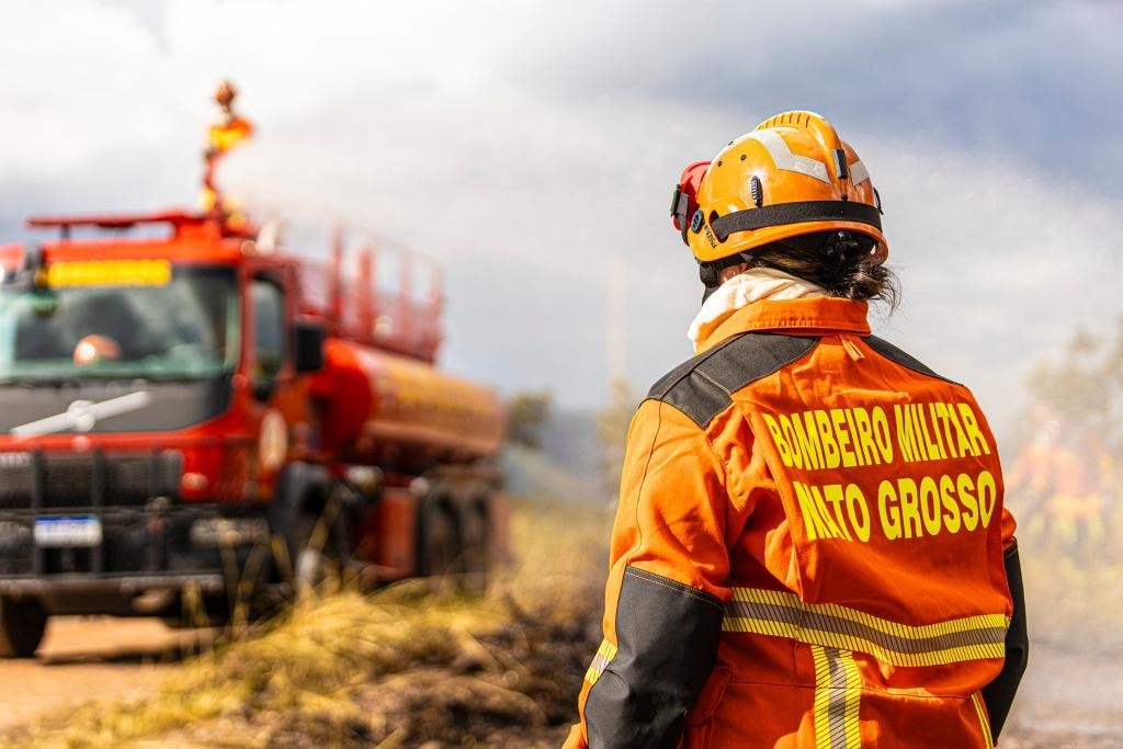 Bombeiros prendem homem por contrafogo ilegal durante incêndio na Serra do Facão