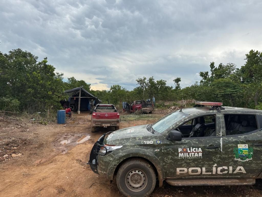 Polícia Militar apreende equipamentos e fecha garimpo irregular em zona rural de Nossa Senhora do Livramento