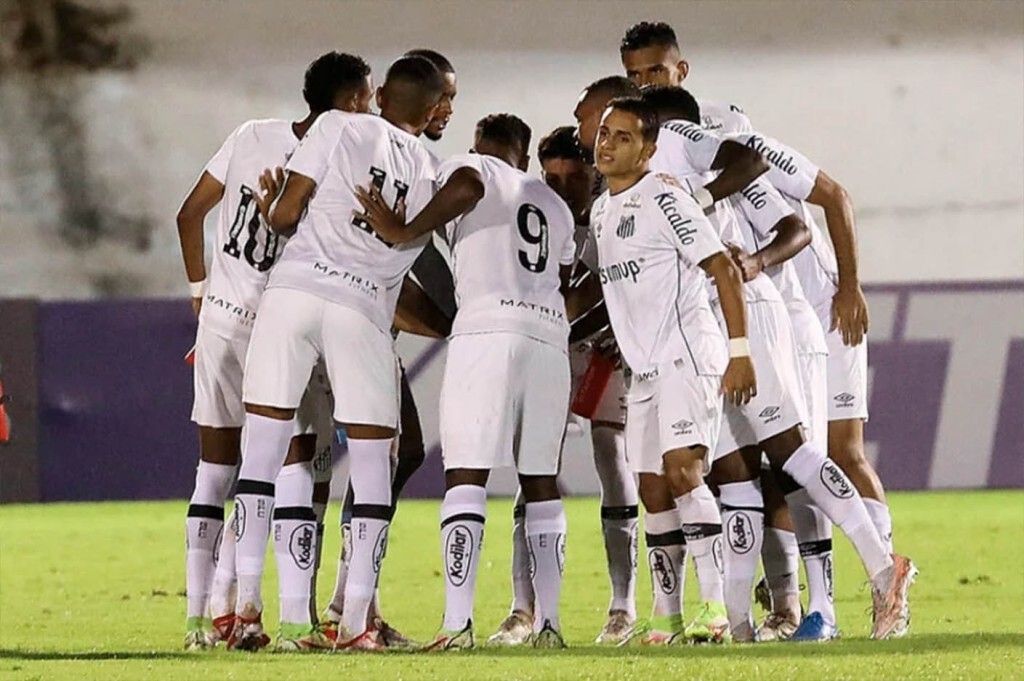 Santos mergulha na crise com derrota amarga na Vila Belmiro