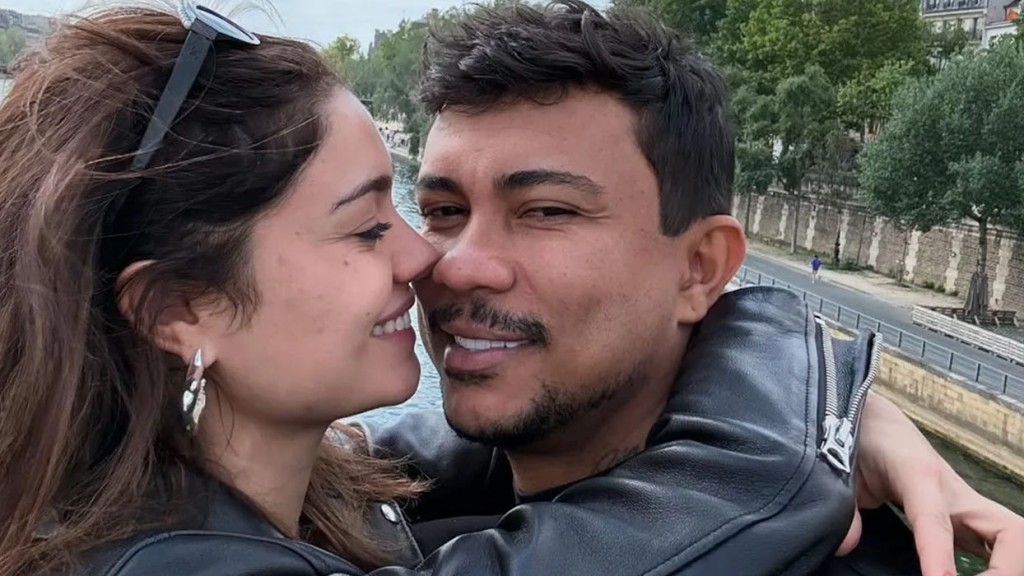 Xamã surge com Sophie Charlotte em passeio de barco após reatarem namoro