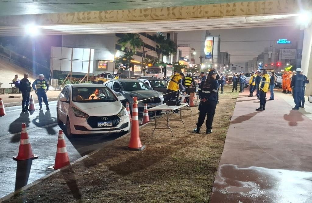 Operação Lei Seca resulta na prisão de um condutor e remoção 31 veículos