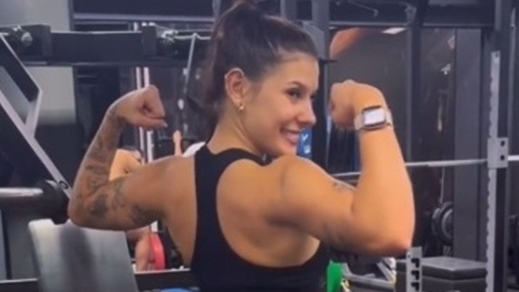 Ana Castela diverte seguidores ao mostrar treino em humorado na academia: ‘Sofri’