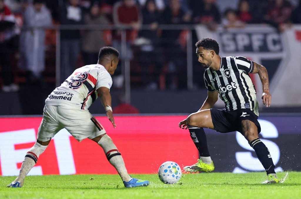 São Paulo sai na frente, cede empate ao Botafogo no fim e amplia jejum no Brasileirão
