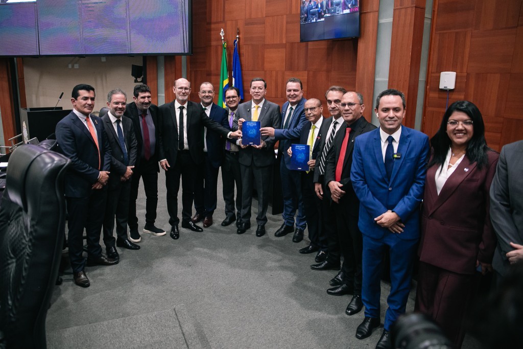 Fiemt entrega Agenda Legislativa 2026 à ALMT e reforça diálogo com deputados