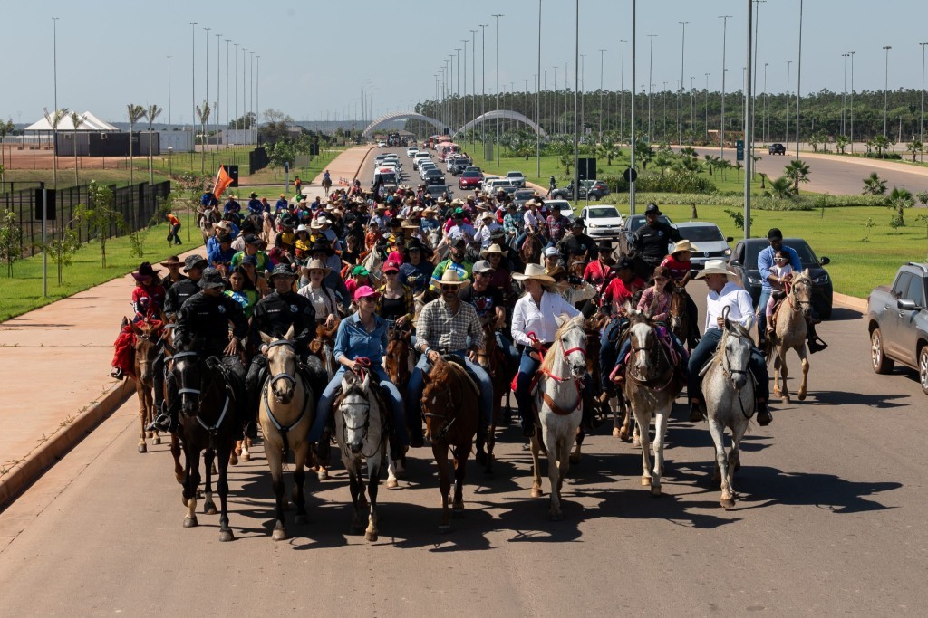 Cavalgada e procissão de caminhoneiros marcam último dia do Mato Grosso AgroFestival
