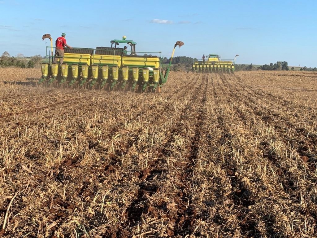 Com dívidas superiores a R$ 1,3 trilhão, agro busca solução antes do início da safra 26/27