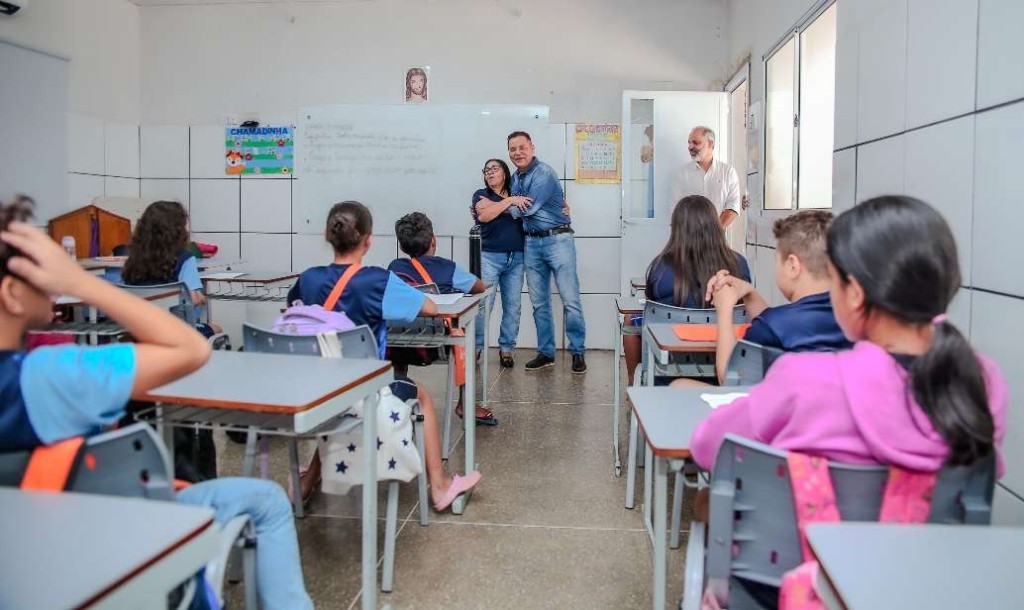 Botelho visita Escola Espírita Maria de Nazaré e reforça apoio à educação e projetos sociais