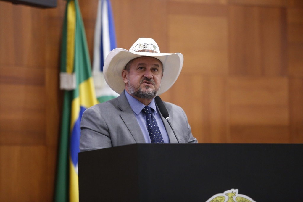Lei que restringe hormonioterapia e cirurgias de redesignação sexual para menores é sancionada em MT
