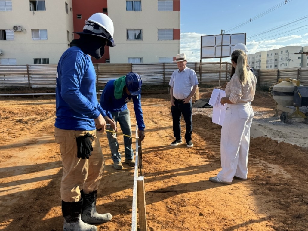 Construção de nova creche no Nico Baracat é iniciada e prefeito faz vistoria nos trabalhos