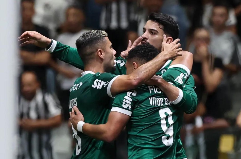Palmeiras goleia Atlético-MG, mas vê Flamengo levar o Brasileirão