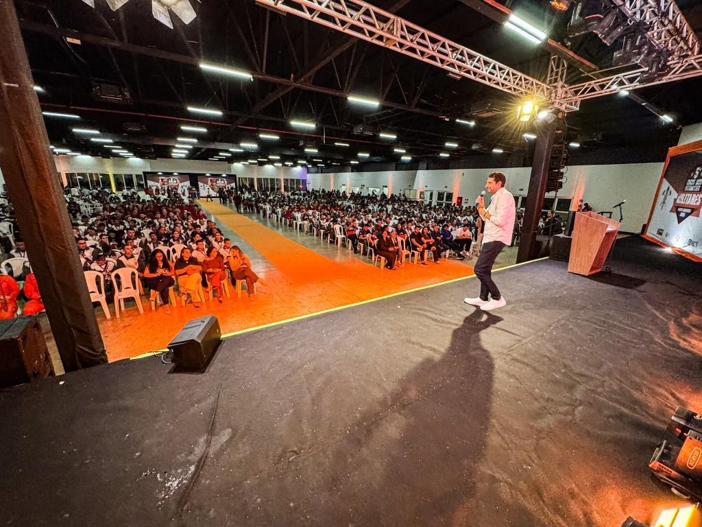 Determinação dentro e fora das quadras inspira estudantes em abertura dos Jogos Militares