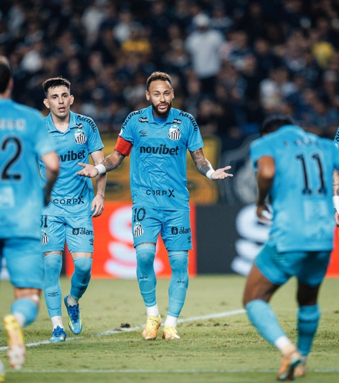 Com expulsão polêmica, Santos vence o Remo e confirma vaga nas quartas da Copa do Brasil