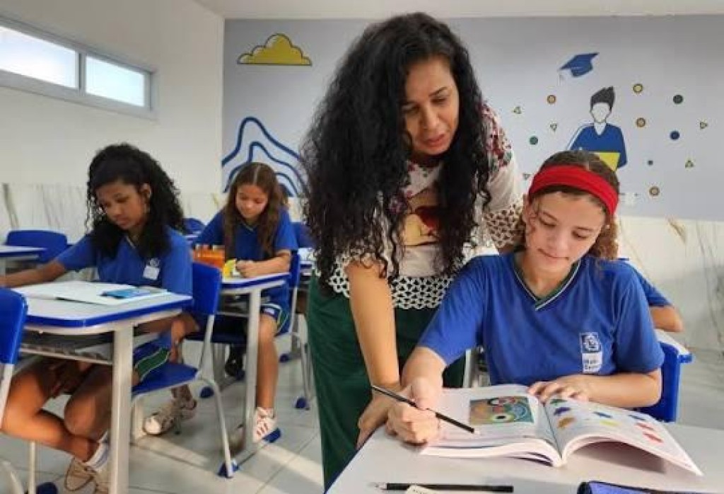 Seduc seleciona professores para atuar em curso preparatório do Exame Certificador da Educação de Jovens e Adultos