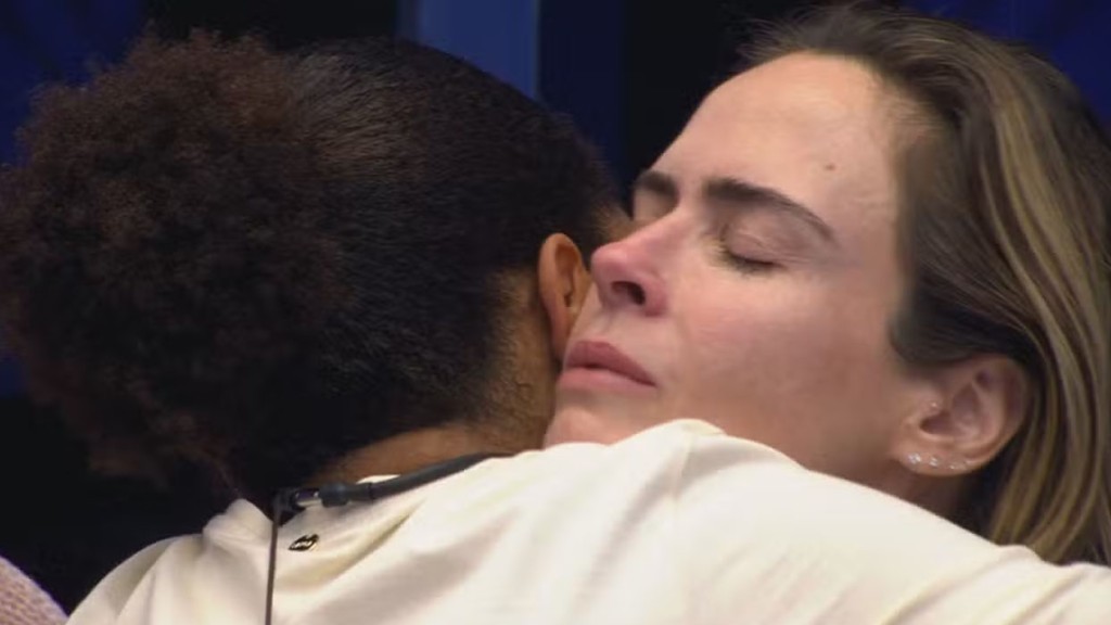 Ana Paula Renault se emociona ao saber da morte do pai e revela ter ouvido a mãe