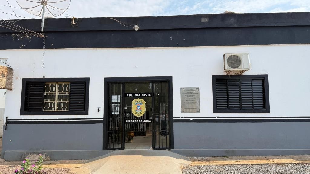 Polícia Civil prende homem por ameaçar esposa com arma e faca em Canarana
