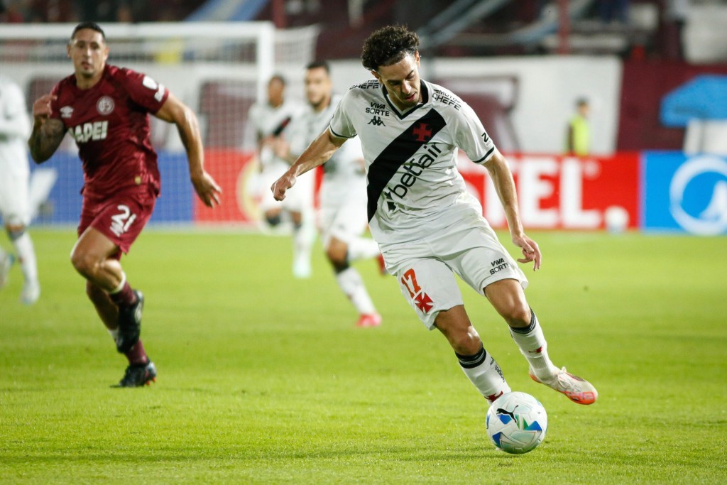 Vasco perde para Lanús e complica situação na Sul-Americana