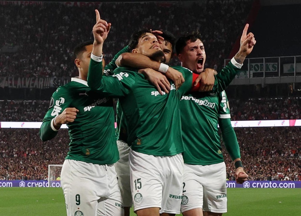 Palmeiras vence River Plate e conquista vitória crucial em Buenos Aires 