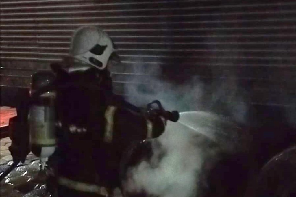 Corpo de Bombeiros extingue incêndio em carreta na BR-364 e impede a propagação das chamas