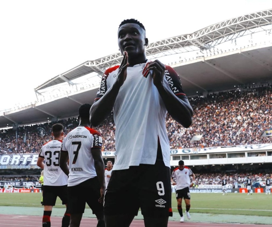 Athletico vira sobre o Remo no Mangueirão e assume o quarto lugar no Brasileirão