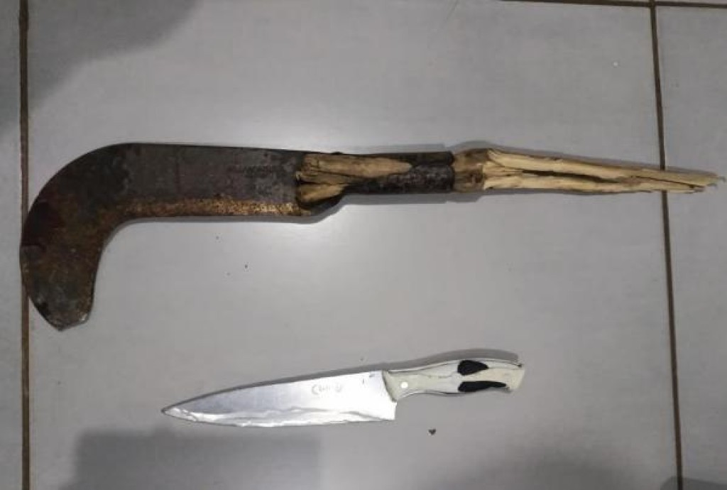 Força Tática prende homem por agredir mulher e criança com golpes de foice e faca