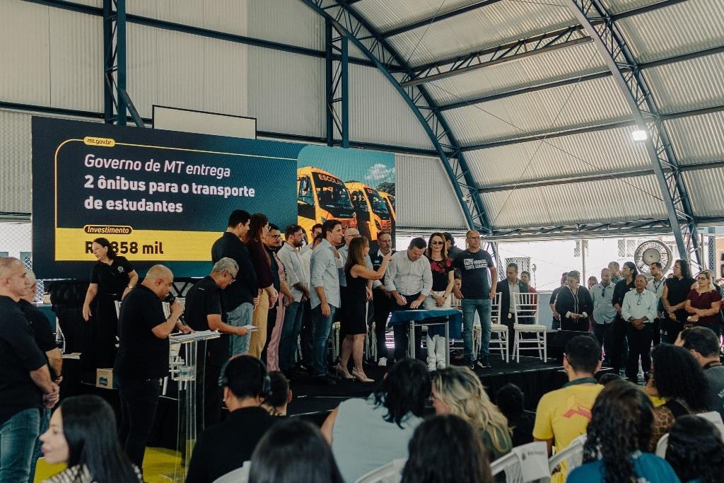 Governo entrega novo prédio da Escola Estadual Dunga Rodrigues e anuncia construção de piscina
