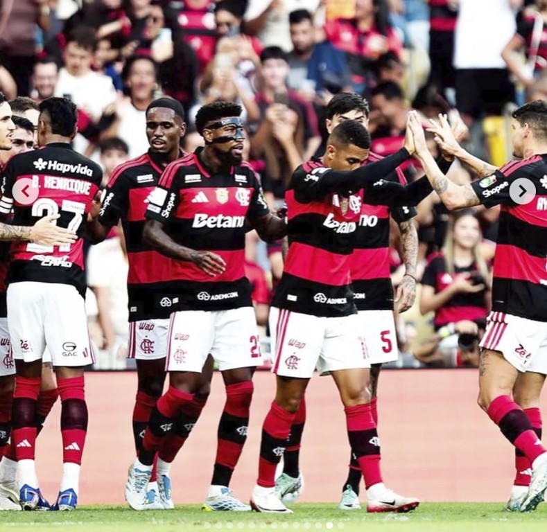Flamengo goleia o Coritiba no Maracanã e vai para a pausa na vice-liderança do Brasileirão
