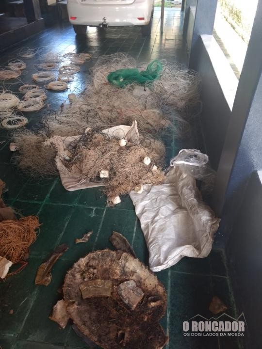 Após ameaça, homens são presos com materiais de pesca e casco de tartaruga