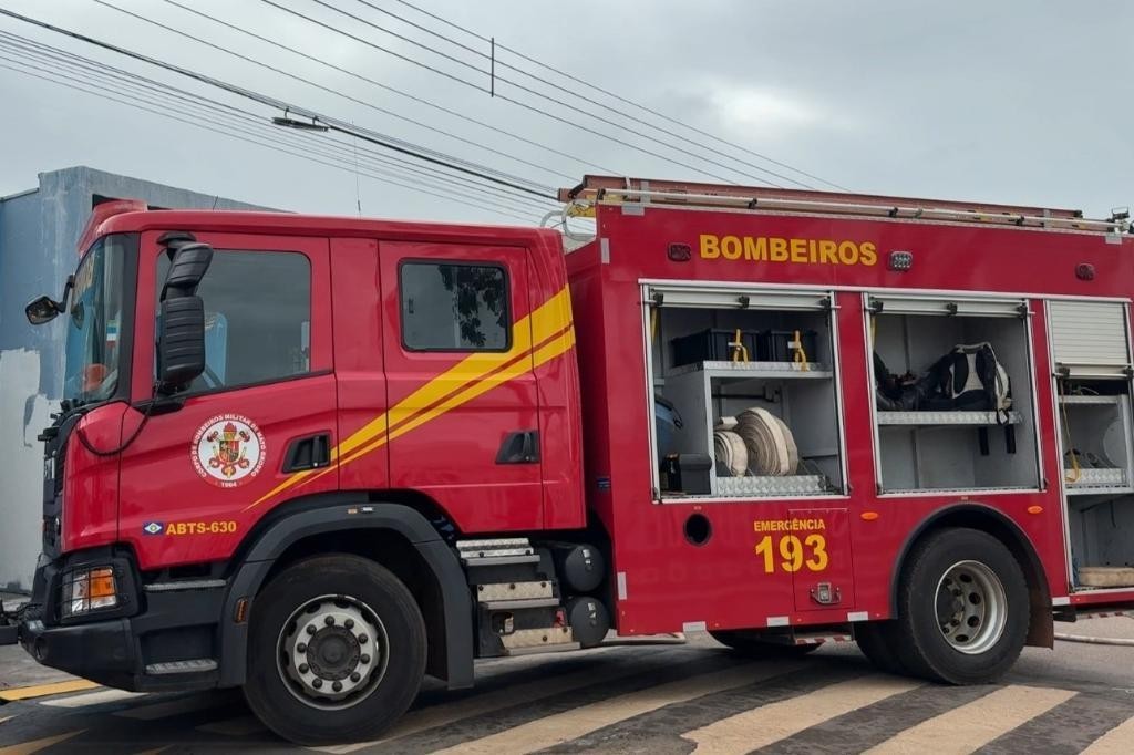 Corpo de Bombeiros combate incêndio em sacristia da Igreja Matriz