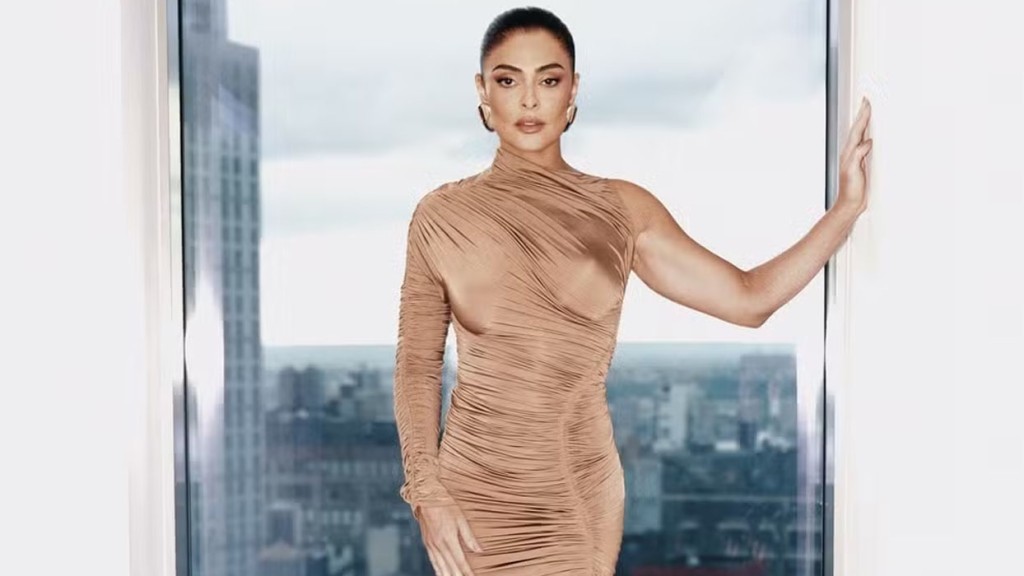 Em Nova York, Juliana Paes arrasa com vestido justo durante evento: ‘Empoderada’