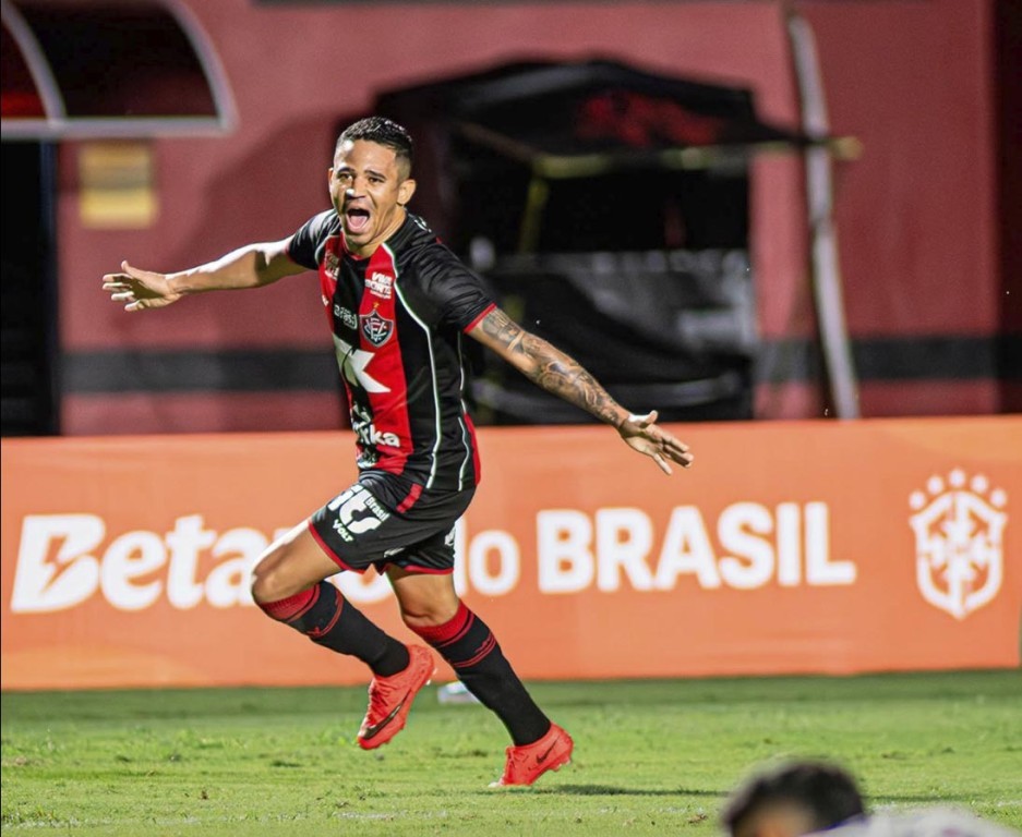 Vitória goleia Athletico-PR no Barradão e avança às quartas de final da Copa do Brasil