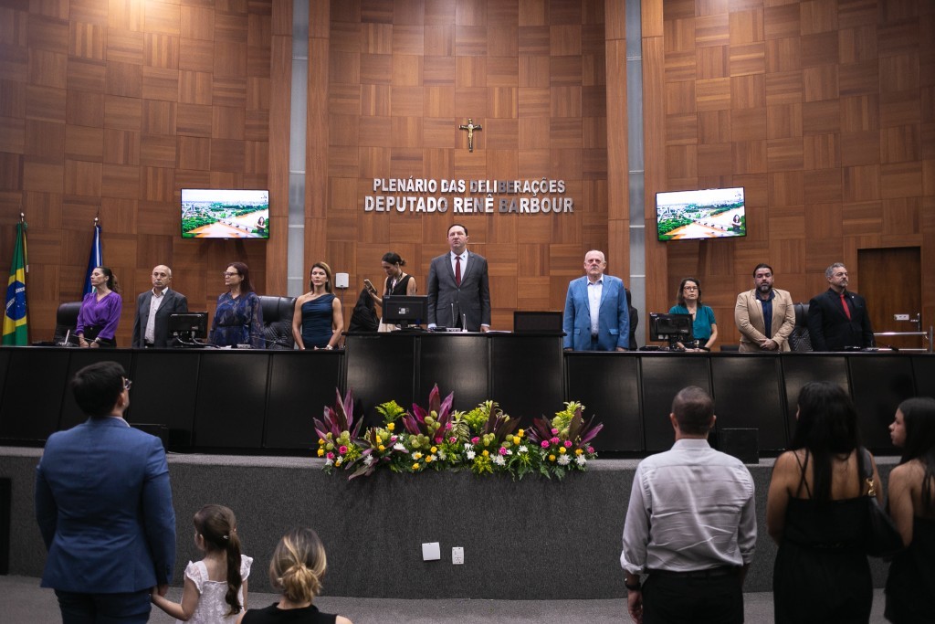 ALMT reconhece trajetórias de dedicação ao desenvolvimento de Mato Grosso em sessão especial