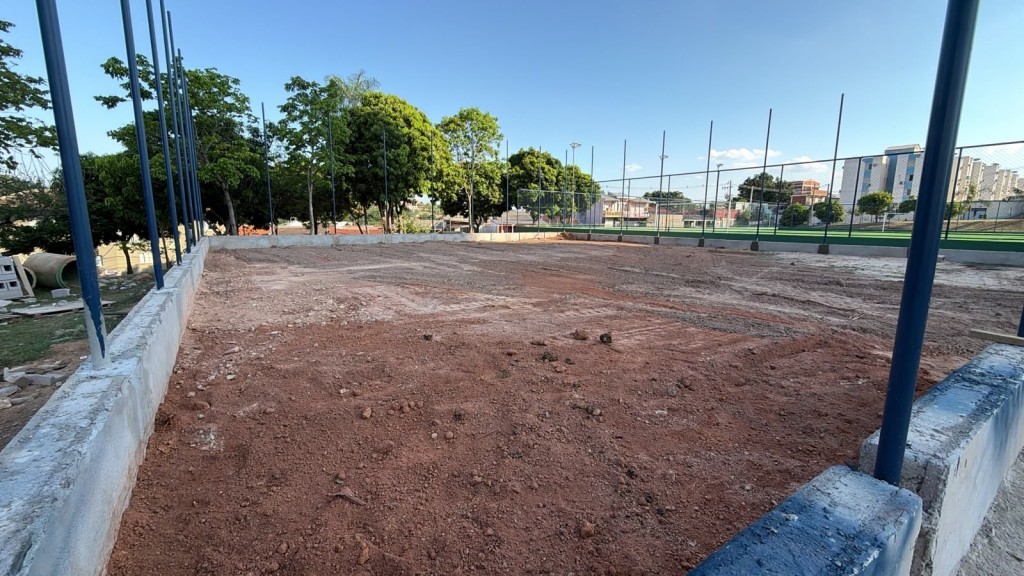 Nova quadra de areia do Parque da Família entra em fase final e será entregue em 15 dias