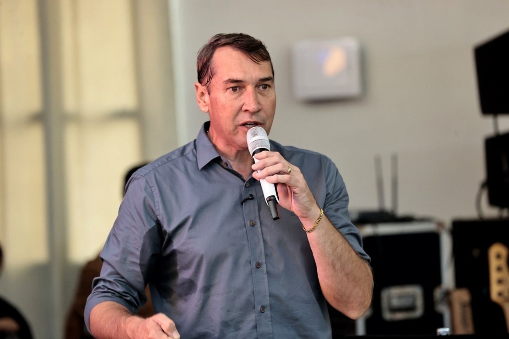 "Cada entrega do Governo de MT significa mais qualidade de vida para a população de Canarana", afirma prefeito