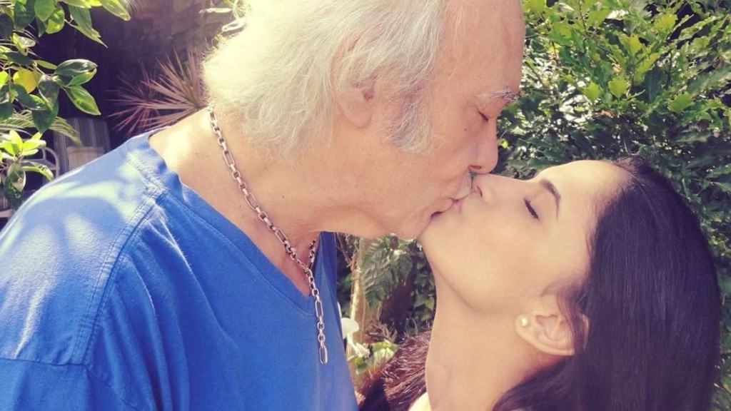 Esposa de Erasmo Carlos relembra cantor após episódio com celular: ‘Emergencia’