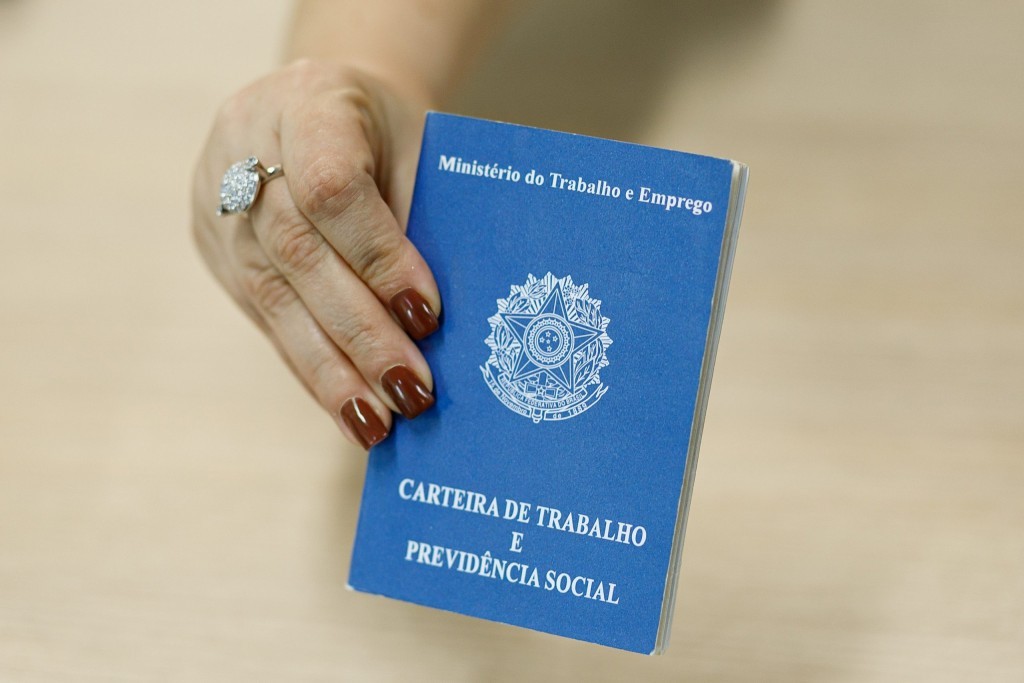 325 vagas abertas em Cuiabá: Sine oferece 100 oportunidades para auxiliar de cozinha e salários de até R$ 5 mil