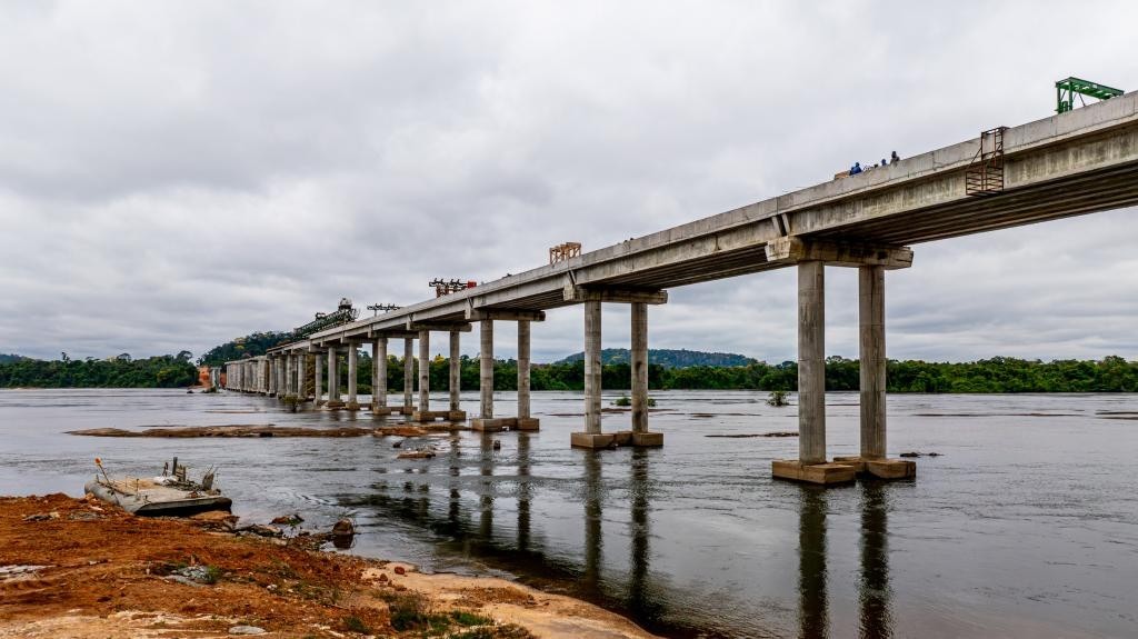 De estado em crise a referência nacional em investimentos: Governo de MT ampliou em 600% recursos aplicados em obras e ações
