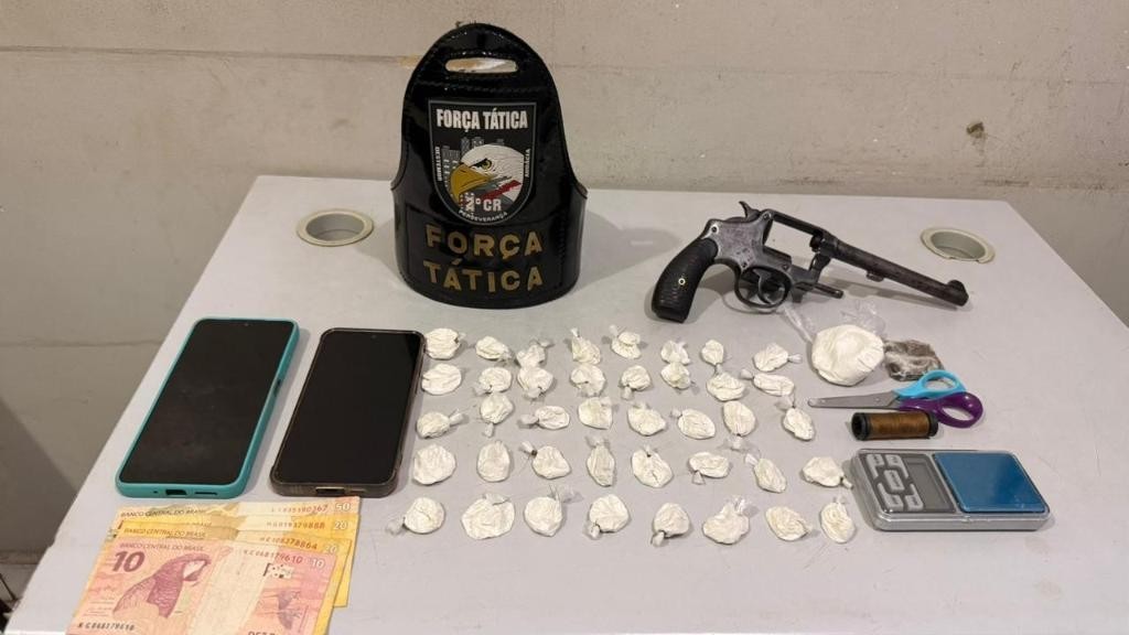 Força Tática prende homem por tráfico de drogas e apreende 42 porções de entorpecentes
