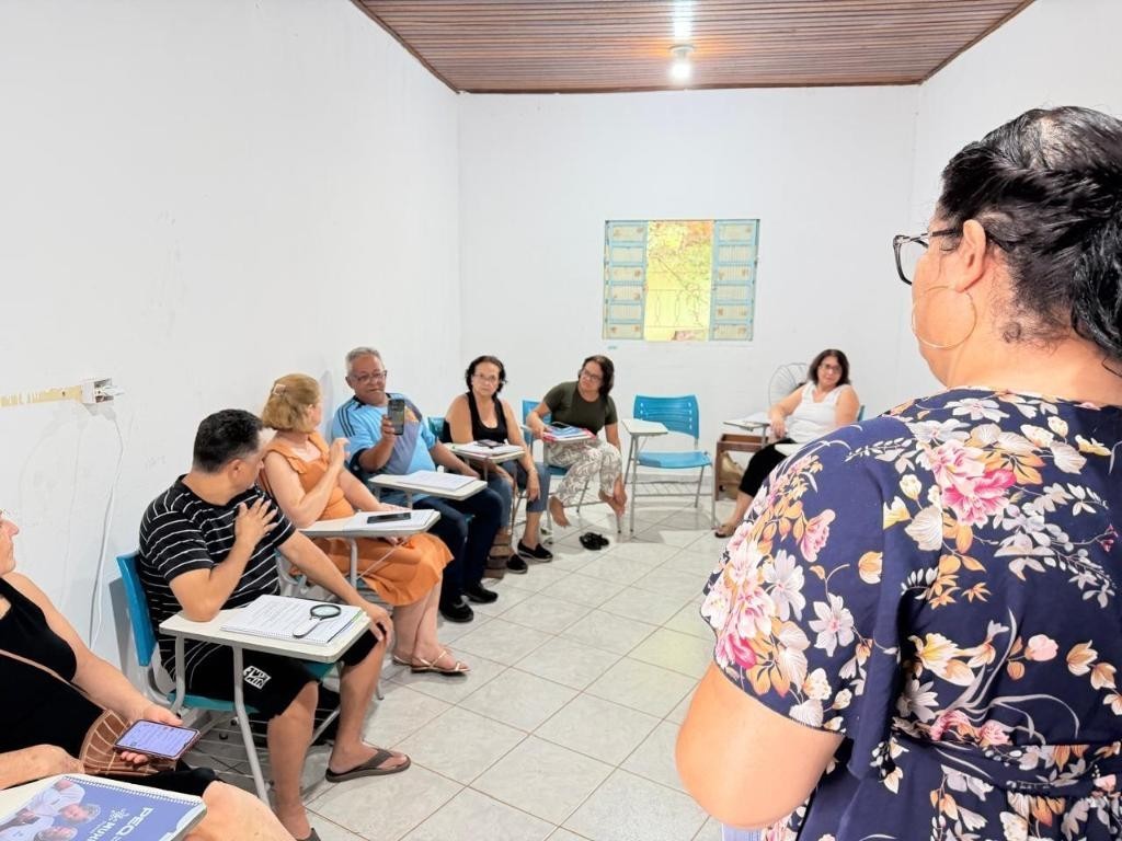 Aos 80 anos, aluno aprende a usar celular em curso gratuito de inclusão digital da Seciteci