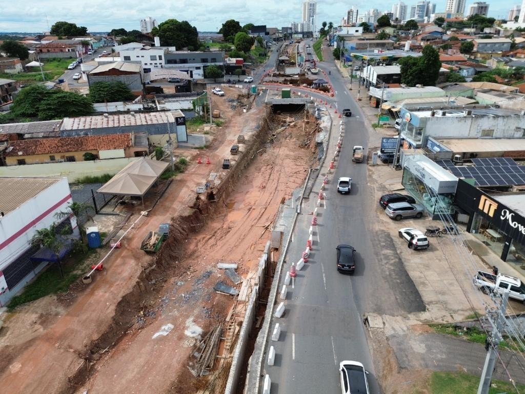 Pelo grande volume de chuvas, trecho da Miguel Sutil segue interditado até terça-feira (31)