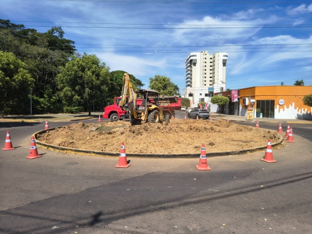Prefeitura de Sinop inicia obras para implantação de semáforo e orienta motoristas a redobrarem atenção no trânsito