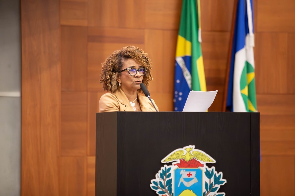 Edna Sampaio propõe políticas para órfãos do feminicídio e mulheres no mercado de trabalho