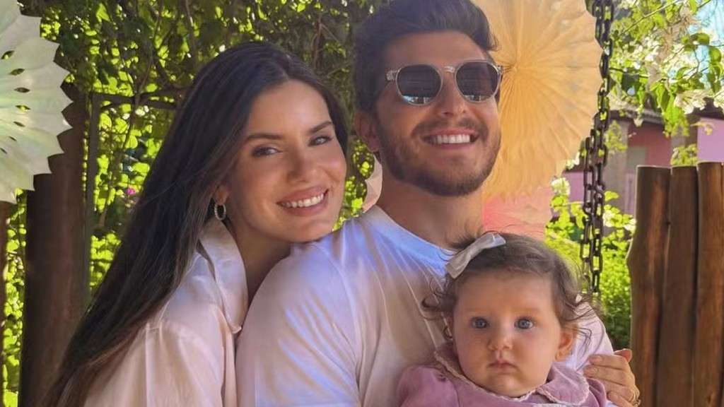 Camila Queiroz celebra 33 anos de vida ao lado da família: ‘Grata, abençoada e amada’