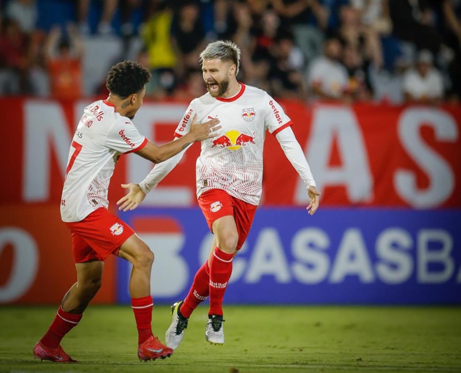 Red Bull Bragantino goleia e assume a liderança do Paulistão