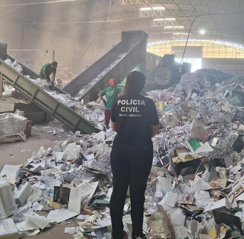 Polícia Civil descarta cerca de 1,1 tonelada de documentos que perderam a validade