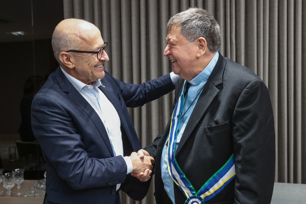 Governador Otaviano Pivetta concede Medalha da Ordem do Mérito Mato Grosso ao cardeal Dom João Braz de Aviz