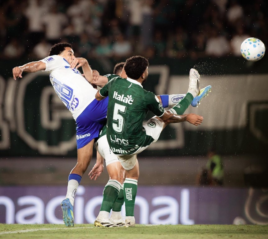 Cruzeiro arranca empate contra o Goiás na Serrinha e decisão da vaga fica para o Mineirão